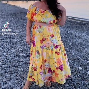 Matching floral set with open back